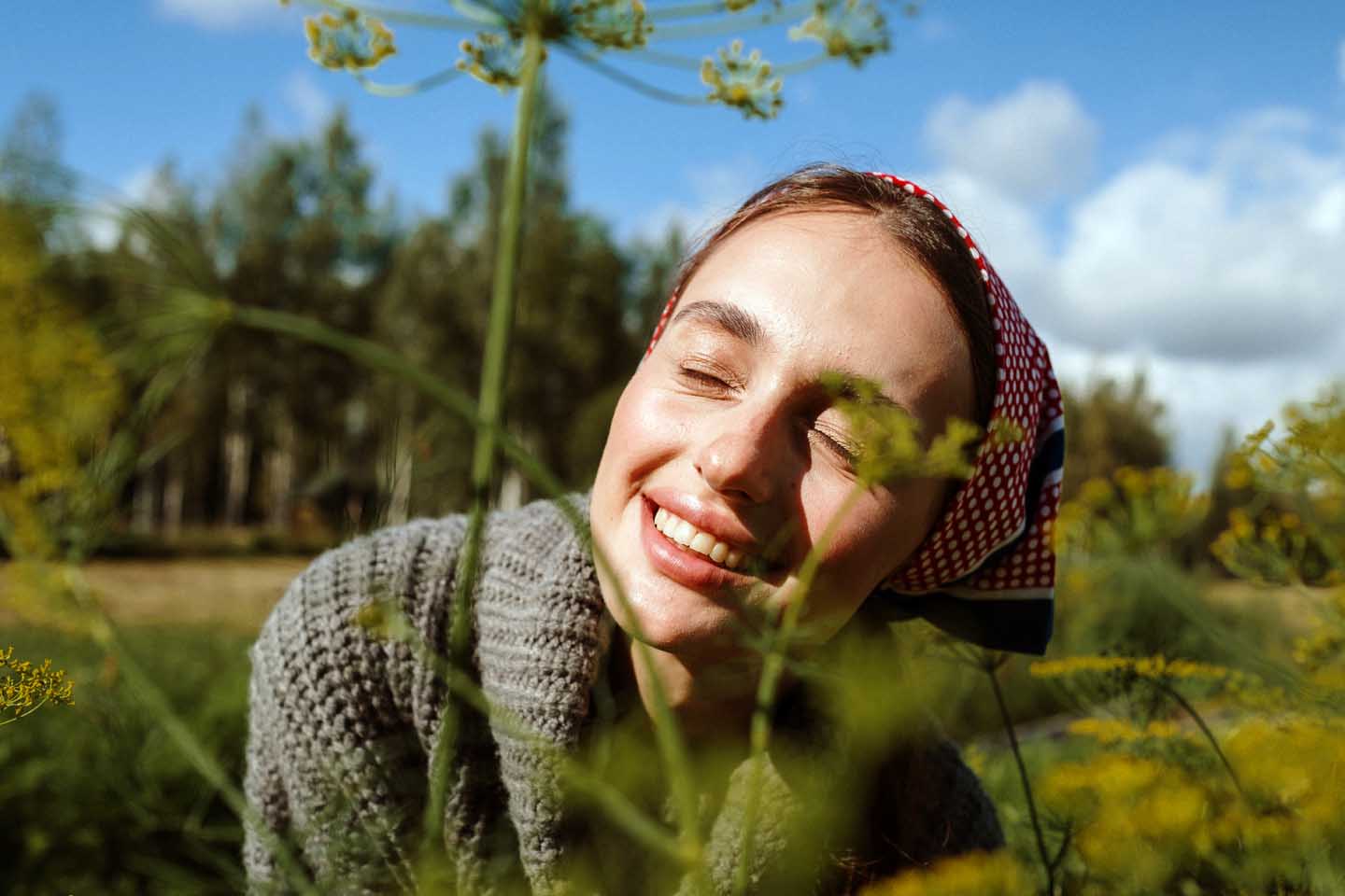 Genieten van tuinieren - Foto door cottonbro van Pexels