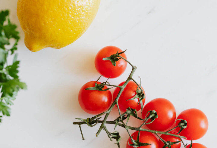 Tomaten en citroen als bronnen van vitamine C