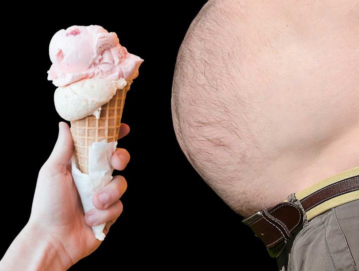 Een dikke buik en een ijsje
